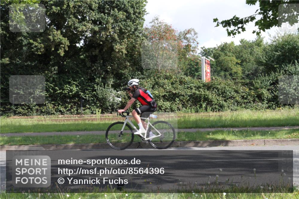 10.08.2025 - GEWOBA Citytriathlon Bremen Yannick Fuchs http://msf.ph/oto/8564396 10.08.2025 10:56:41 Radfahren 31, 67, 145, 203, 447, 455, 501 meine-sportfotos.de