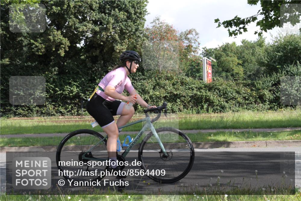 10.08.2025 - GEWOBA Citytriathlon Bremen Yannick Fuchs http://msf.ph/oto/8564409 10.08.2025 10:56:42 Radfahren 31, 67, 145, 203, 447, 455, 501 meine-sportfotos.de