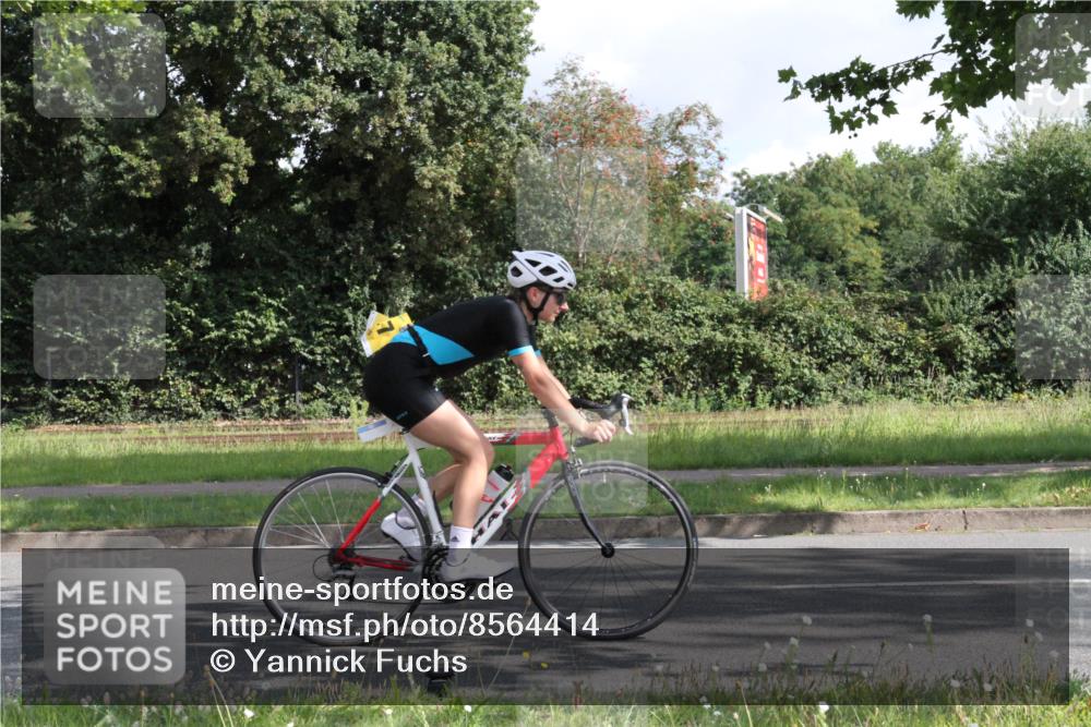 10.08.2025 - GEWOBA Citytriathlon Bremen Yannick Fuchs http://msf.ph/oto/8564414 10.08.2025 10:56:43 Radfahren 31, 67, 145, 203, 447, 455, 501 meine-sportfotos.de
