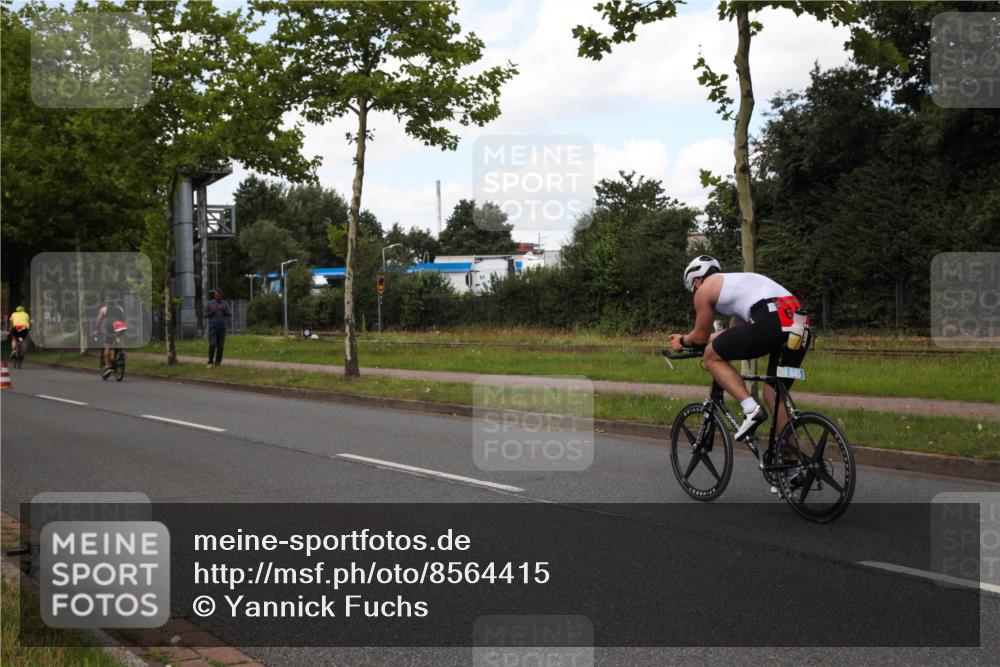 10.08.2025 - GEWOBA Citytriathlon Bremen Yannick Fuchs http://msf.ph/oto/8564415 10.08.2025 12:46:28 Radfahren 576, 625, 903, 918, 948, 962 meine-sportfotos.de