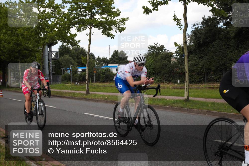 10.08.2025 - GEWOBA Citytriathlon Bremen Yannick Fuchs http://msf.ph/oto/8564425 10.08.2025 12:46:39 Radfahren 576, 605, 799, 823, 903, 918, 962, 1007, 1020 meine-sportfotos.de
