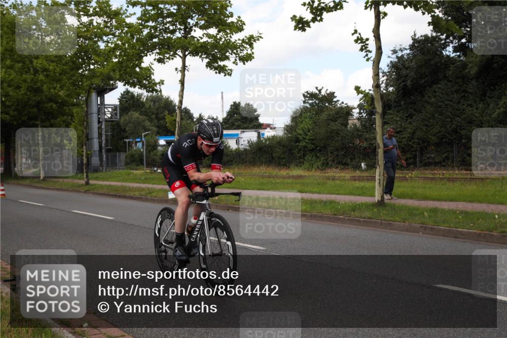 10.08.2025 - GEWOBA Citytriathlon Bremen Yannick Fuchs http://msf.ph/oto/8564442 10.08.2025 12:46:46 Radfahren 576, 605, 799, 823, 903, 918, 962, 968, 1007, 1020 meine-sportfotos.de