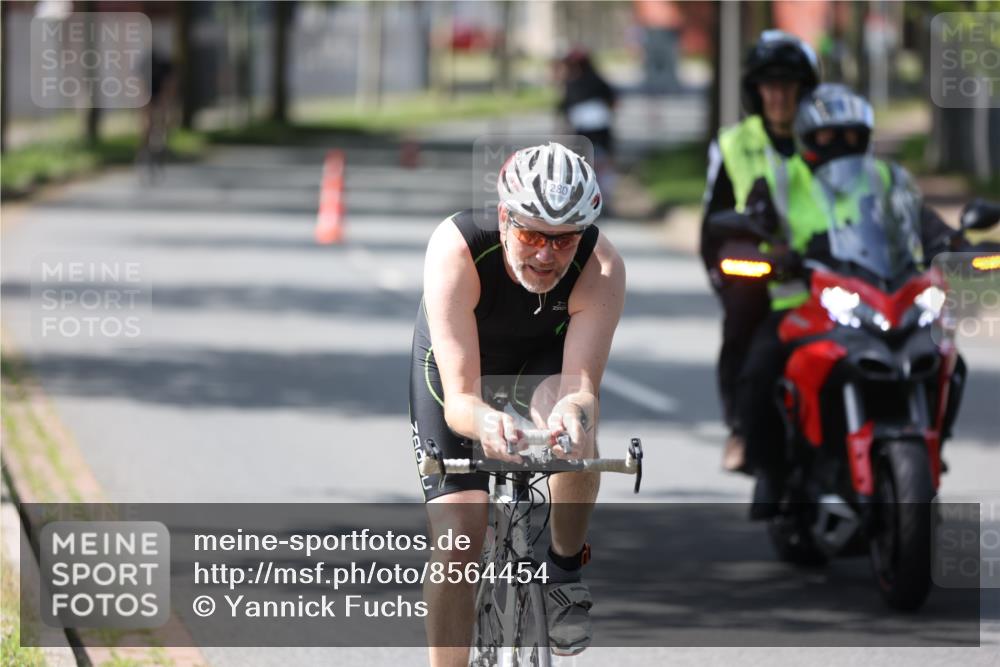 10.08.2025 - GEWOBA Citytriathlon Bremen Yannick Fuchs http://msf.ph/oto/8564454 10.08.2025 14:41:24 Radfahren 36, 249, 266, 280, 306, 343, 353, 431 meine-sportfotos.de