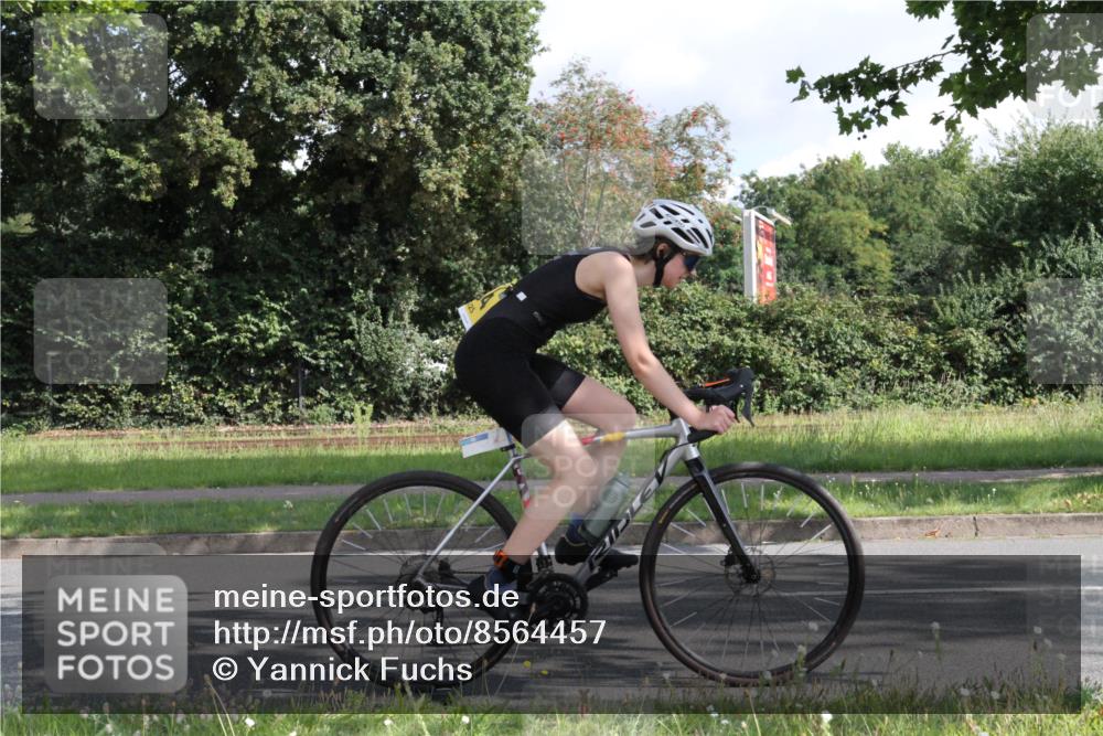 10.08.2025 - GEWOBA Citytriathlon Bremen Yannick Fuchs http://msf.ph/oto/8564457 10.08.2025 10:57:06 Radfahren 5, 77, 101, 233, 454, 501 meine-sportfotos.de