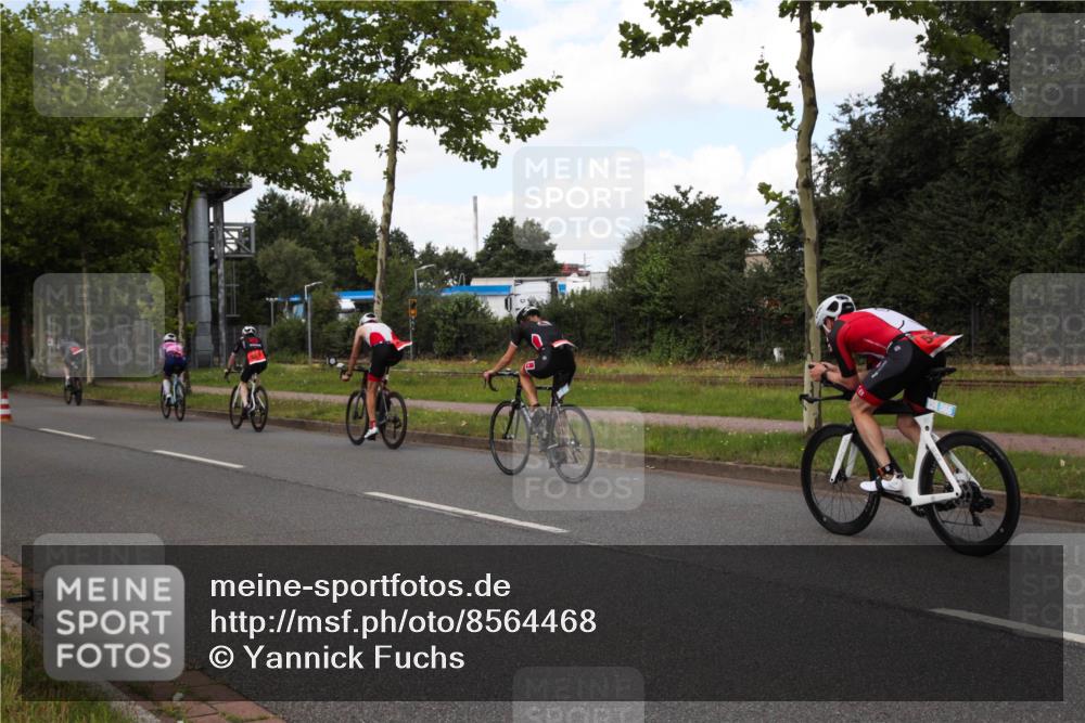 10.08.2025 - GEWOBA Citytriathlon Bremen Yannick Fuchs http://msf.ph/oto/8564468 10.08.2025 12:46:57 Radfahren 583, 622, 659, 760, 769, 799, 823, 968, 1020 meine-sportfotos.de