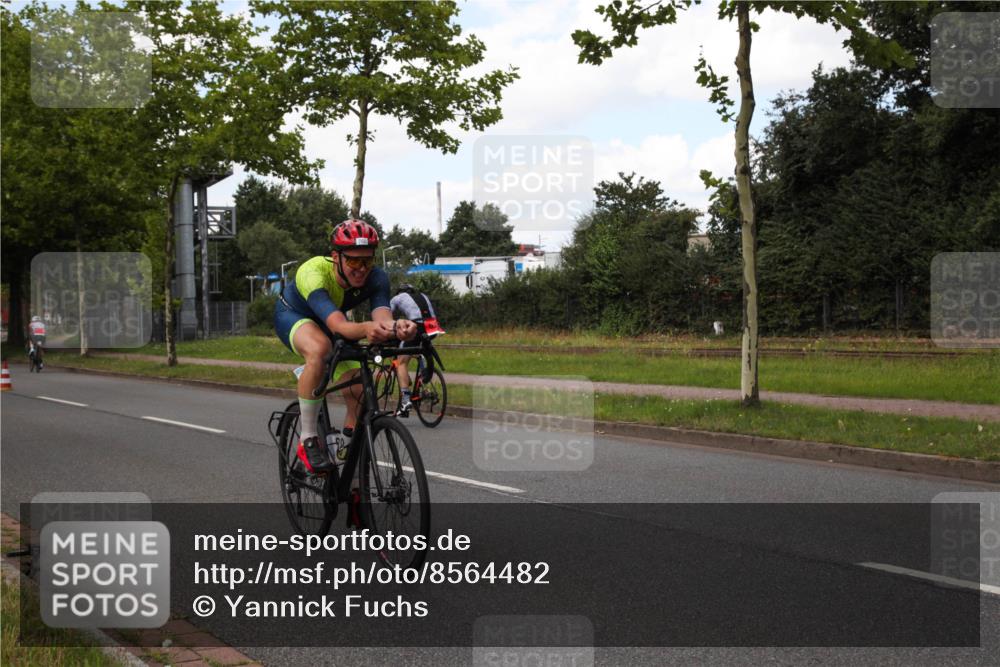 10.08.2025 - GEWOBA Citytriathlon Bremen Yannick Fuchs http://msf.ph/oto/8564482 10.08.2025 12:47:01 Radfahren 583, 622, 640, 659, 733, 760, 769, 799, 823, 875, 960, 968, 1020 meine-sportfotos.de