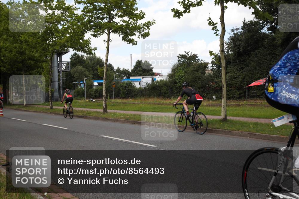 10.08.2025 - GEWOBA Citytriathlon Bremen Yannick Fuchs http://msf.ph/oto/8564493 10.08.2025 12:47:04 Radfahren 583, 622, 640, 659, 675, 733, 751, 760, 769, 875, 960, 968, 1013 meine-sportfotos.de
