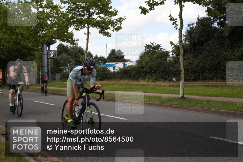 10.08.2025 - GEWOBA Citytriathlon Bremen Yannick Fuchs http://msf.ph/oto/8564500 10.08.2025 12:47:09 Radfahren 573, 583, 622, 640, 659, 675, 733, 751, 760, 769, 792, 875, 960, 968, 981, 1013 meine-sportfotos.de
