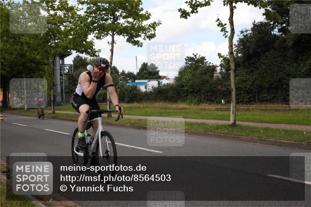 10.08.2025 - GEWOBA Citytriathlon Bremen Yannick Fuchs http://msf.ph/oto/8564503 10.08.2025 12:47:09 Radfahren 573, 583, 622, 640, 659, 675, 733, 751, 760, 769, 792, 875, 960, 968, 981, 1013 meine-sportfotos.de