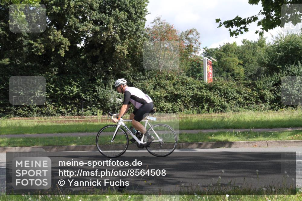 10.08.2025 - GEWOBA Citytriathlon Bremen Yannick Fuchs http://msf.ph/oto/8564508 10.08.2025 10:57:15 Radfahren 5, 77, 101, 233, 435, 454 meine-sportfotos.de