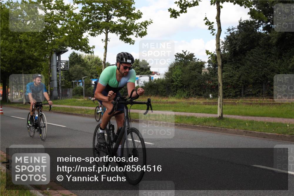 10.08.2025 - GEWOBA Citytriathlon Bremen Yannick Fuchs http://msf.ph/oto/8564516 10.08.2025 12:47:13 Radfahren 573, 583, 622, 640, 645, 659, 675, 733, 751, 760, 769, 792, 875, 960, 981, 1013 meine-sportfotos.de
