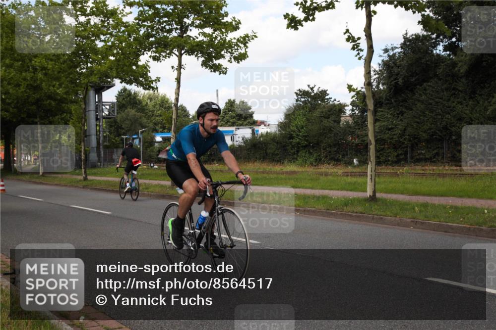 10.08.2025 - GEWOBA Citytriathlon Bremen Yannick Fuchs http://msf.ph/oto/8564517 10.08.2025 12:47:13 Radfahren 573, 583, 622, 640, 645, 659, 675, 733, 751, 760, 769, 792, 875, 960, 981, 1013 meine-sportfotos.de