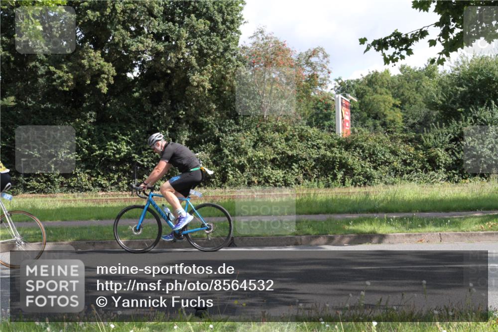 10.08.2025 - GEWOBA Citytriathlon Bremen Yannick Fuchs http://msf.ph/oto/8564532 10.08.2025 10:57:22 Radfahren 77, 233, 435 meine-sportfotos.de