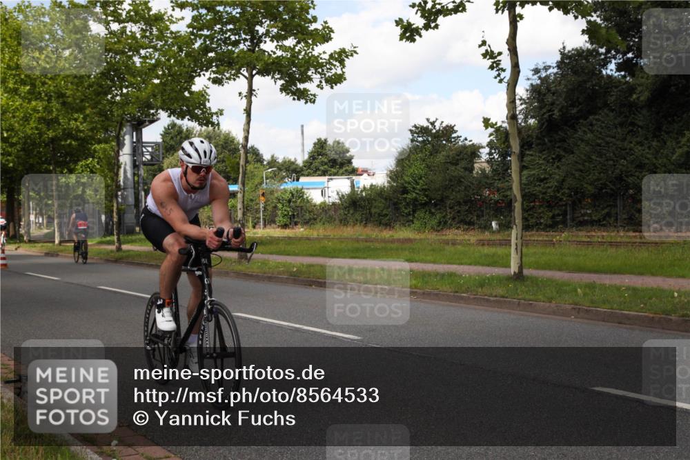 10.08.2025 - GEWOBA Citytriathlon Bremen Yannick Fuchs http://msf.ph/oto/8564533 10.08.2025 12:47:22 Radfahren 573, 640, 645, 654, 659, 675, 732, 733, 751, 753, 769, 792, 875, 960, 981, 1013 meine-sportfotos.de
