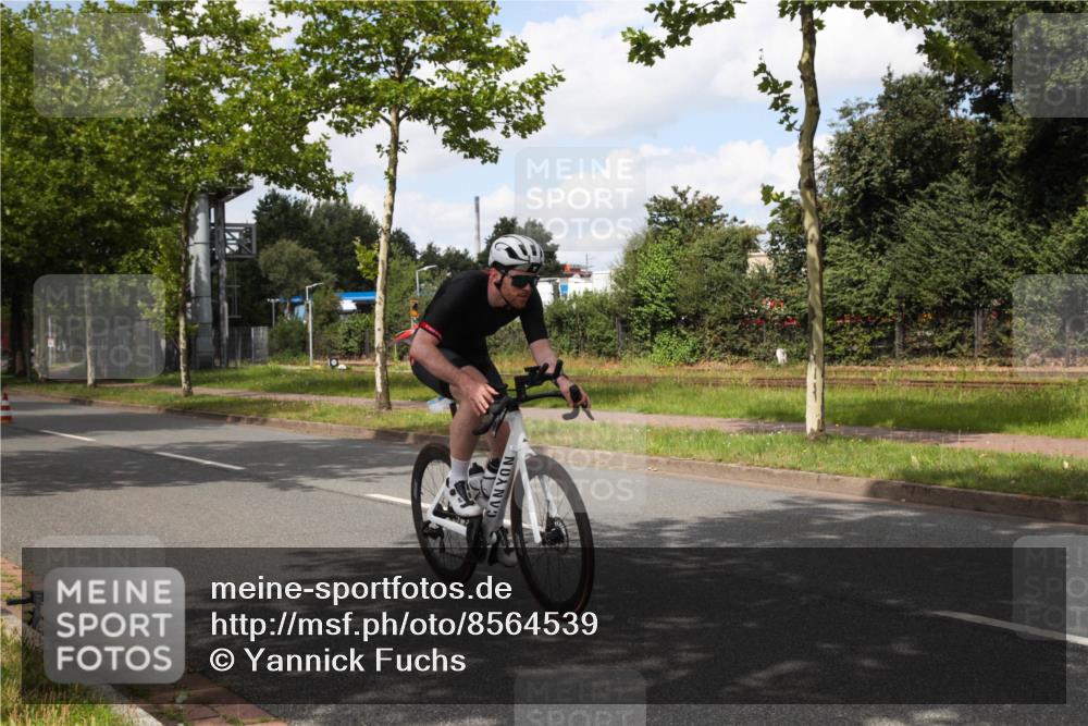 10.08.2025 - GEWOBA Citytriathlon Bremen Yannick Fuchs http://msf.ph/oto/8564539 10.08.2025 12:47:31 Radfahren 645, 654, 732, 745, 753, 792, 981 meine-sportfotos.de