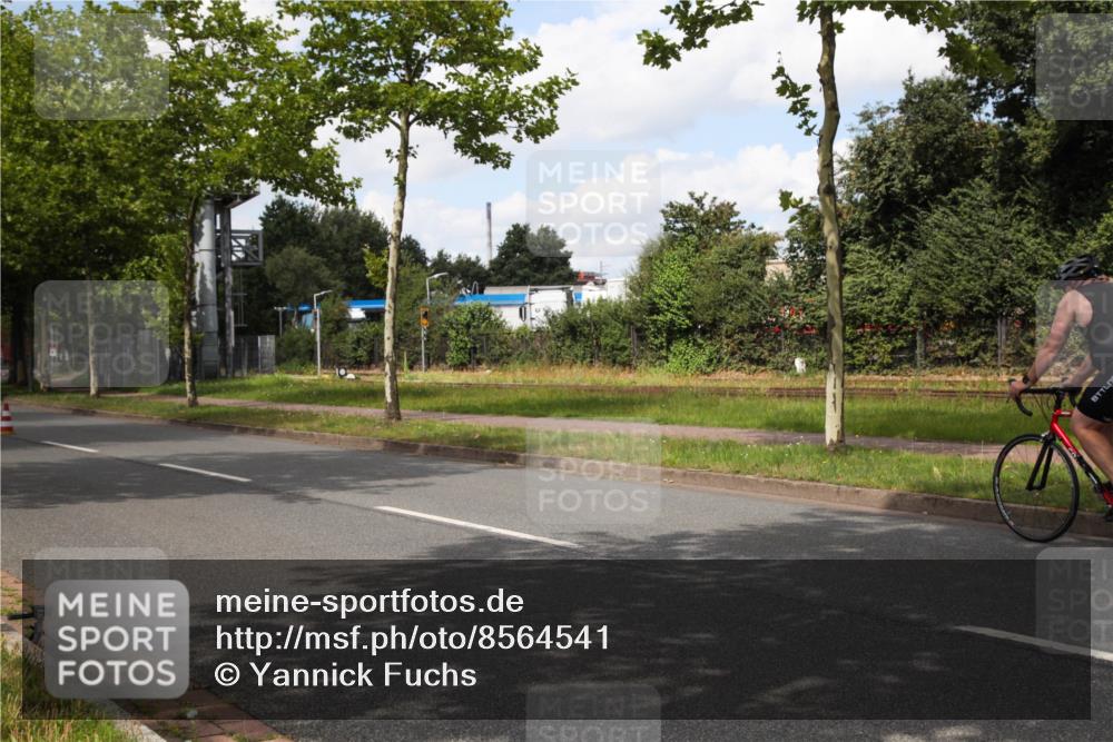 10.08.2025 - GEWOBA Citytriathlon Bremen Yannick Fuchs http://msf.ph/oto/8564541 10.08.2025 12:47:33 Radfahren 645, 654, 732, 745, 753, 792, 801, 981 meine-sportfotos.de