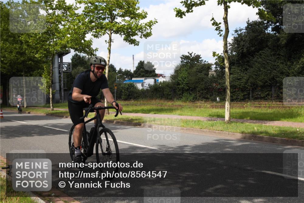 10.08.2025 - GEWOBA Citytriathlon Bremen Yannick Fuchs http://msf.ph/oto/8564547 10.08.2025 12:47:40 Radfahren 566, 587, 590, 654, 745, 753, 801, 884, 916, 943, 951 meine-sportfotos.de