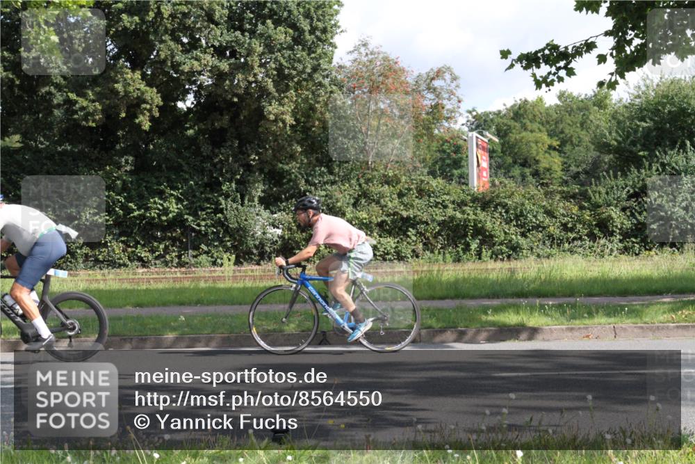 10.08.2025 - GEWOBA Citytriathlon Bremen Yannick Fuchs http://msf.ph/oto/8564550 10.08.2025 10:57:23 Radfahren 77, 233, 435 meine-sportfotos.de