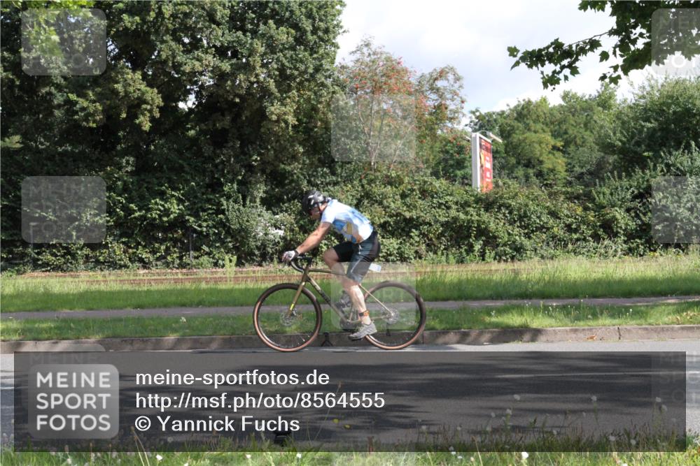 10.08.2025 - GEWOBA Citytriathlon Bremen Yannick Fuchs http://msf.ph/oto/8564555 10.08.2025 10:57:25 Radfahren 77, 233, 435 meine-sportfotos.de