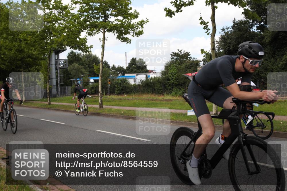 10.08.2025 - GEWOBA Citytriathlon Bremen Yannick Fuchs http://msf.ph/oto/8564559 10.08.2025 12:47:47 Radfahren 566, 587, 590, 679, 745, 801, 884, 916, 943, 951 meine-sportfotos.de