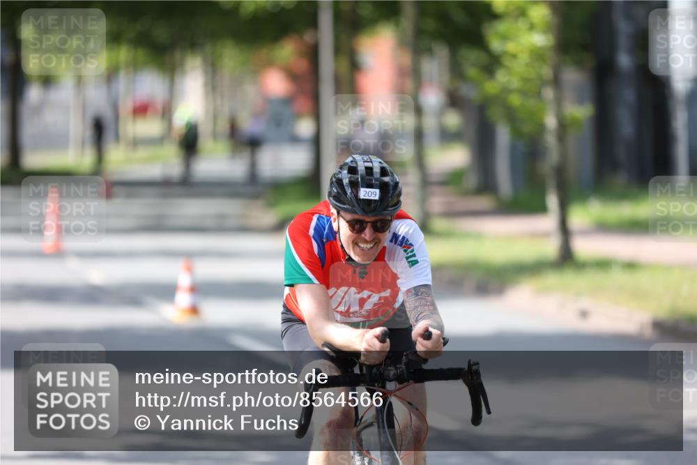 10.08.2025 - GEWOBA Citytriathlon Bremen Yannick Fuchs http://msf.ph/oto/8564566 10.08.2025 14:41:51 Radfahren 56, 209, 213, 235, 250, 262, 317, 478, 480, 513 meine-sportfotos.de