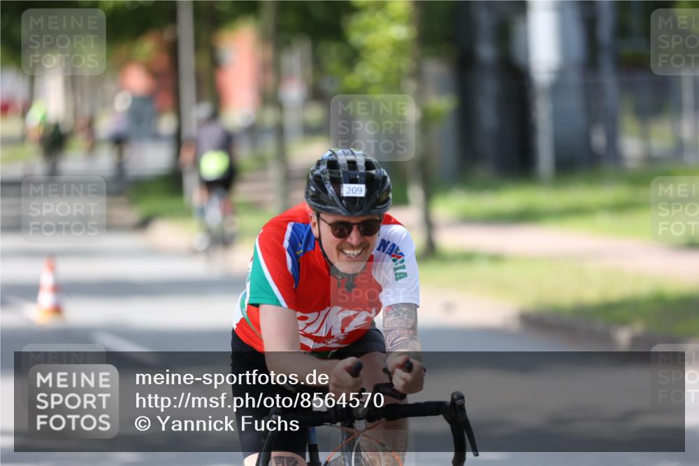 10.08.2025 - GEWOBA Citytriathlon Bremen Yannick Fuchs http://msf.ph/oto/8564570 10.08.2025 14:41:51 Radfahren 56, 209, 213, 235, 250, 262, 317, 478, 480, 513 meine-sportfotos.de