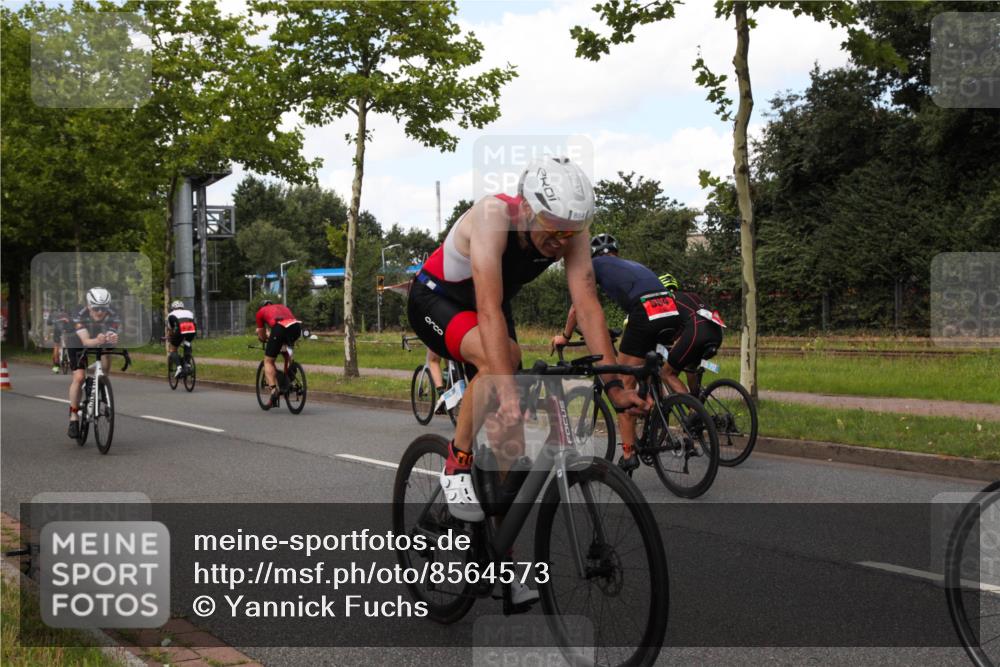 10.08.2025 - GEWOBA Citytriathlon Bremen Yannick Fuchs http://msf.ph/oto/8564573 10.08.2025 12:47:49 Radfahren 566, 587, 590, 679, 745, 767, 801, 884, 916, 941, 943, 951 meine-sportfotos.de