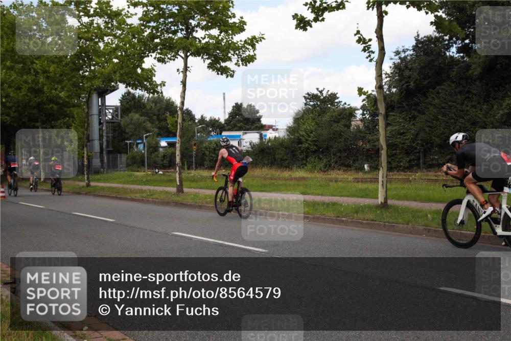 10.08.2025 - GEWOBA Citytriathlon Bremen Yannick Fuchs http://msf.ph/oto/8564579 10.08.2025 12:47:51 Radfahren 566, 587, 590, 679, 745, 767, 801, 884, 916, 941, 943, 951 meine-sportfotos.de