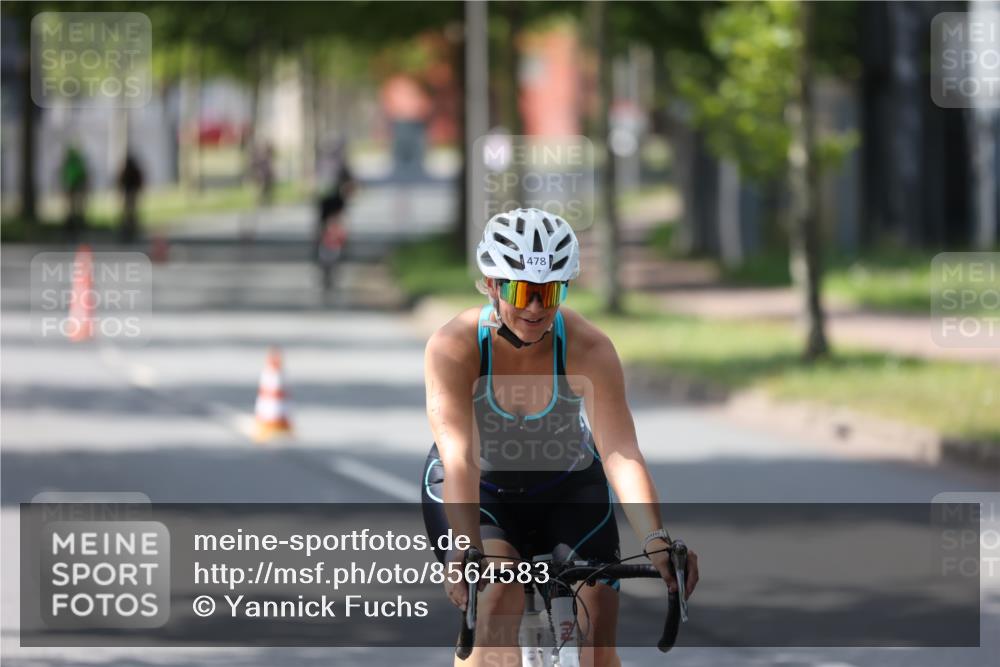 10.08.2025 - GEWOBA Citytriathlon Bremen Yannick Fuchs http://msf.ph/oto/8564583 10.08.2025 14:41:54 Radfahren 56, 209, 213, 235, 246, 250, 262, 317, 478, 480, 513 meine-sportfotos.de