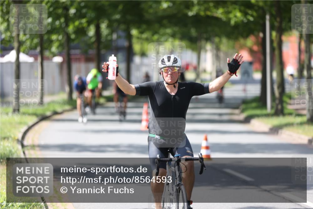10.08.2025 - GEWOBA Citytriathlon Bremen Yannick Fuchs http://msf.ph/oto/8564593 10.08.2025 14:41:57 Radfahren 56, 209, 213, 235, 246, 250, 262, 317, 478, 480 meine-sportfotos.de