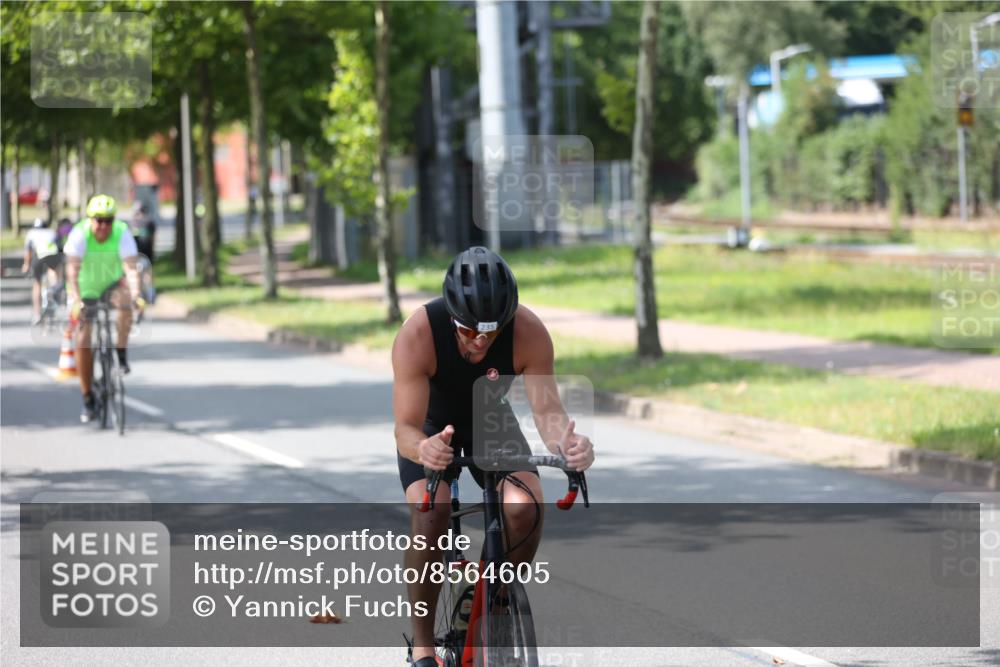 10.08.2025 - GEWOBA Citytriathlon Bremen Yannick Fuchs http://msf.ph/oto/8564605 10.08.2025 14:42:01 Radfahren 56, 209, 213, 235, 246, 250, 262, 478, 480 meine-sportfotos.de