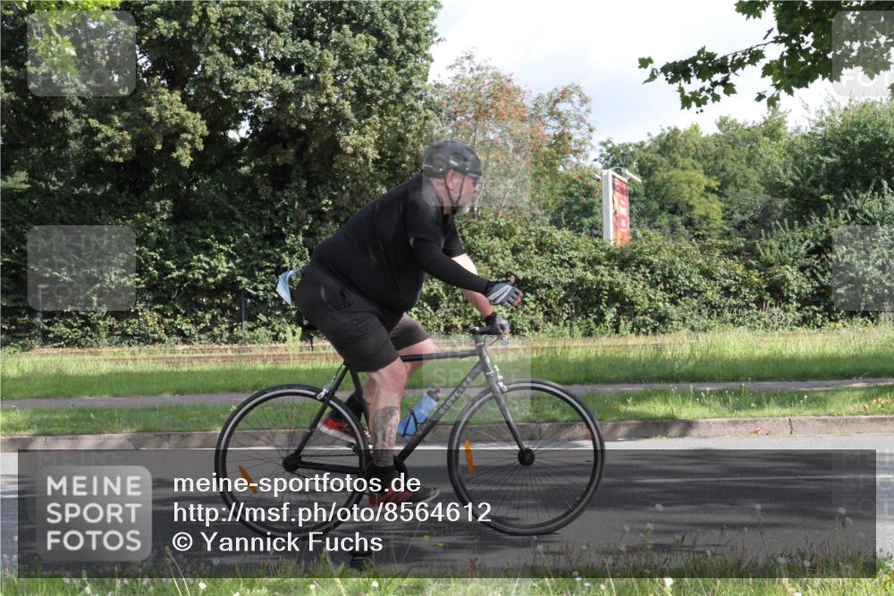 10.08.2025 - GEWOBA Citytriathlon Bremen Yannick Fuchs http://msf.ph/oto/8564612 10.08.2025 10:57:53 Radfahren 35, 143, 159, 215, 458 meine-sportfotos.de