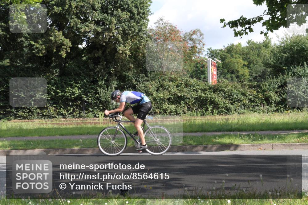 10.08.2025 - GEWOBA Citytriathlon Bremen Yannick Fuchs http://msf.ph/oto/8564615 10.08.2025 10:57:58 Radfahren 35, 125, 143, 159, 185, 443 meine-sportfotos.de