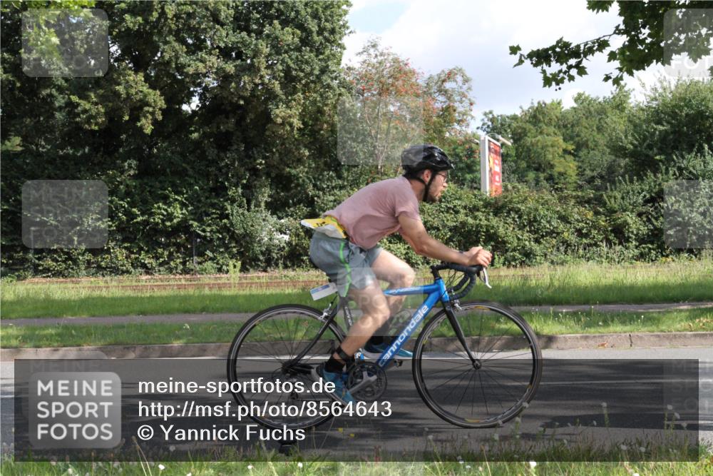 10.08.2025 - GEWOBA Citytriathlon Bremen Yannick Fuchs http://msf.ph/oto/8564643 10.08.2025 10:58:20 Radfahren 1, 165, 221, 402, 443, 445, 453, 472, 493, 506, 513 meine-sportfotos.de