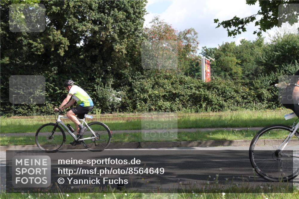 10.08.2025 - GEWOBA Citytriathlon Bremen Yannick Fuchs http://msf.ph/oto/8564649 10.08.2025 10:58:21 Radfahren 1, 95, 165, 221, 402, 443, 445, 453, 472, 493, 506, 513 meine-sportfotos.de