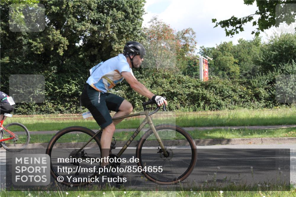 10.08.2025 - GEWOBA Citytriathlon Bremen Yannick Fuchs http://msf.ph/oto/8564655 10.08.2025 10:58:23 Radfahren 1, 95, 165, 221, 402, 445, 453, 472, 493, 506, 513 meine-sportfotos.de