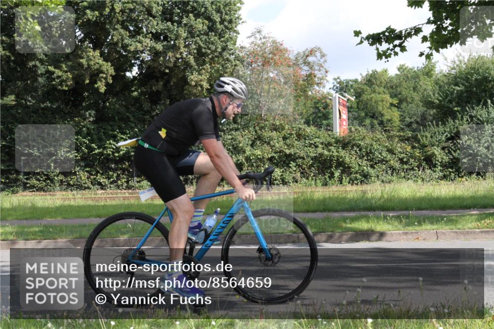 10.08.2025 - GEWOBA Citytriathlon Bremen Yannick Fuchs http://msf.ph/oto/8564659 10.08.2025 10:58:24 Radfahren 1, 95, 165, 221, 402, 445, 453, 472, 493, 506, 513 meine-sportfotos.de
