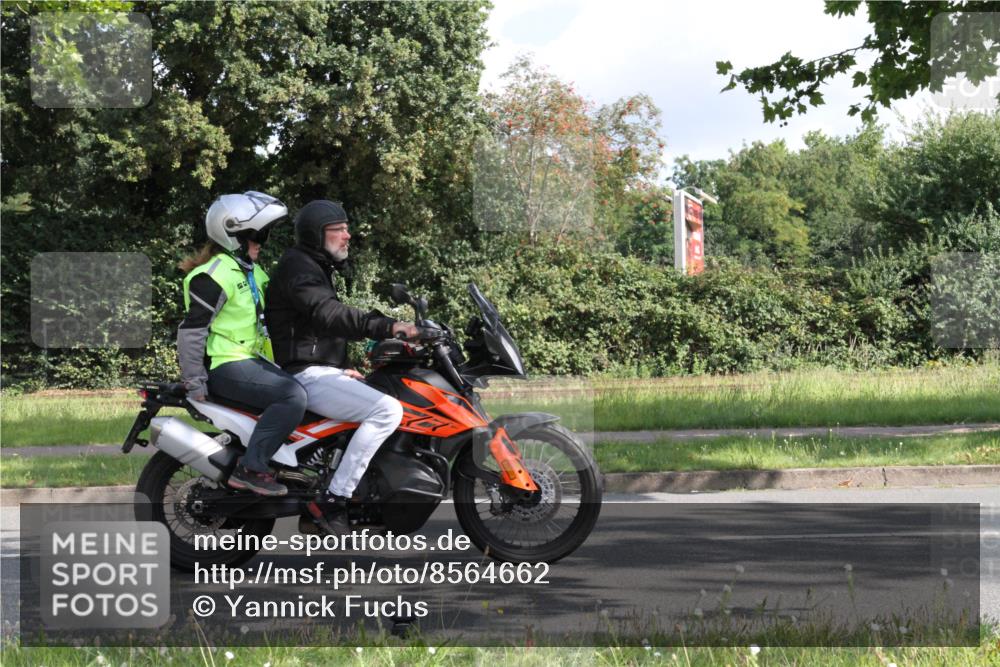 10.08.2025 - GEWOBA Citytriathlon Bremen Yannick Fuchs http://msf.ph/oto/8564662 10.08.2025 10:58:25 Radfahren 1, 95, 165, 221, 402, 445, 453, 472, 493, 506, 513 meine-sportfotos.de