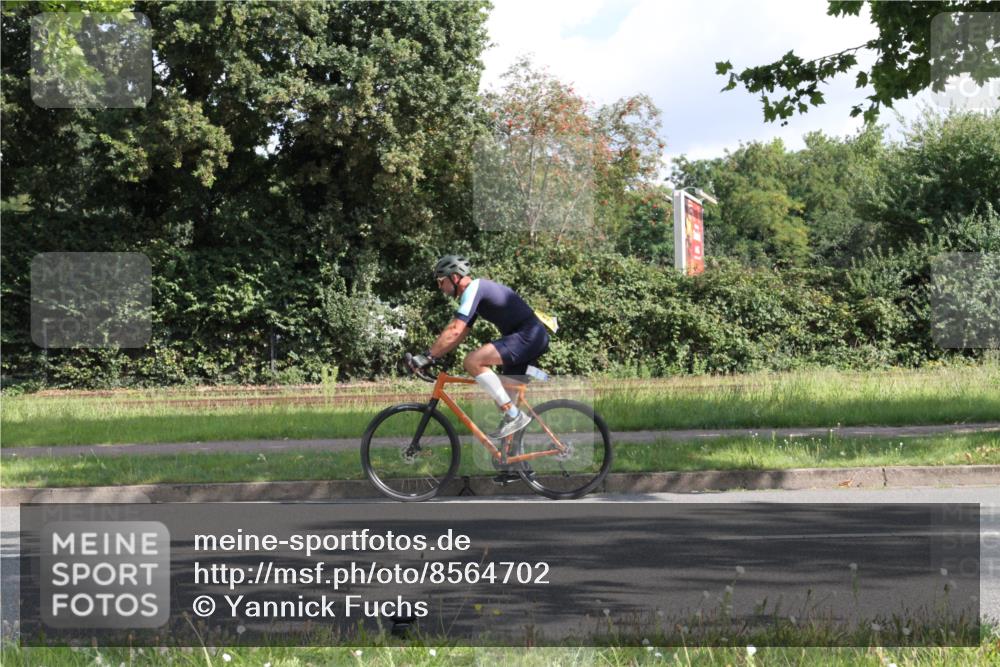 10.08.2025 - GEWOBA Citytriathlon Bremen Yannick Fuchs http://msf.ph/oto/8564702 10.08.2025 10:58:53 Radfahren 57, 191, 450 meine-sportfotos.de