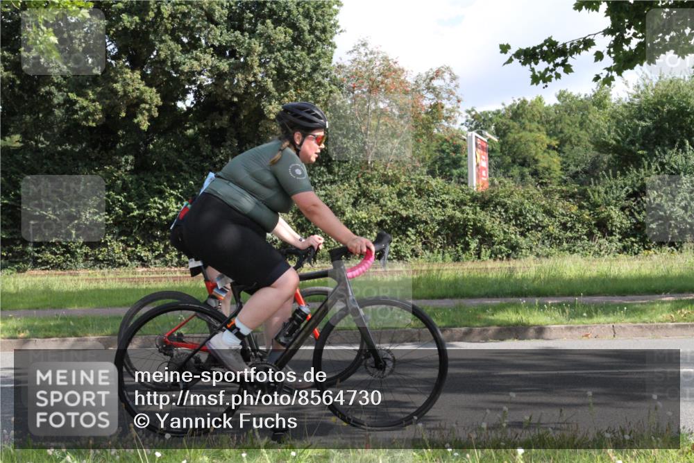 10.08.2025 - GEWOBA Citytriathlon Bremen Yannick Fuchs http://msf.ph/oto/8564730 10.08.2025 10:59:21 Radfahren 63, 111, 193, 209 meine-sportfotos.de