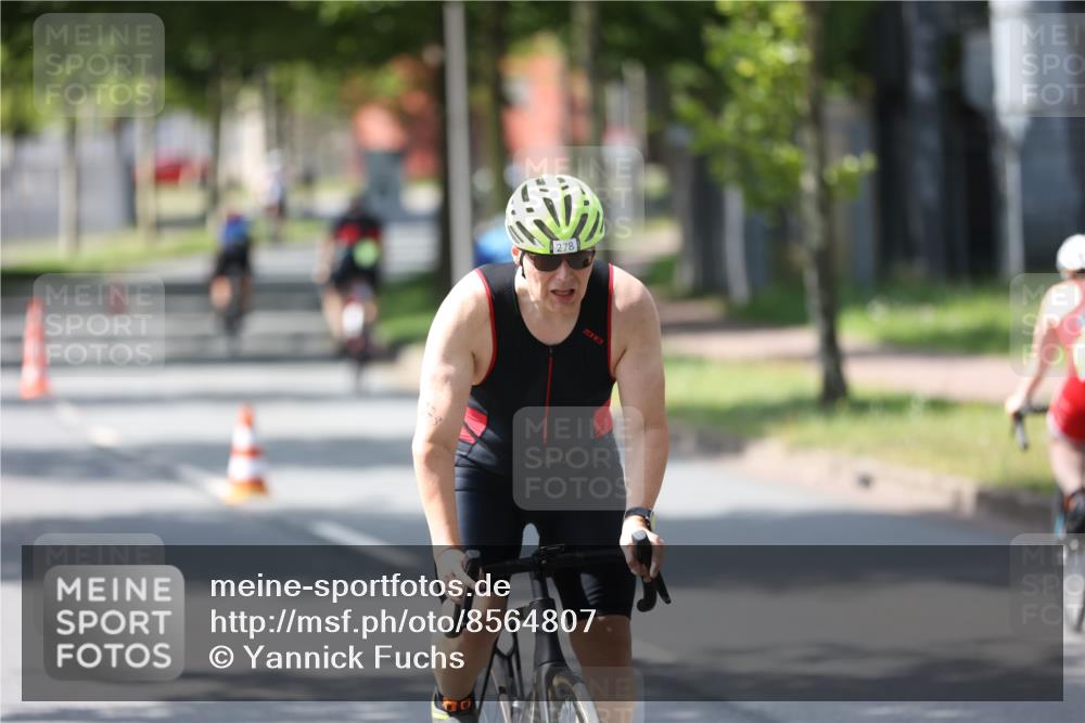 10.08.2025 - GEWOBA Citytriathlon Bremen Yannick Fuchs http://msf.ph/oto/8564807 10.08.2025 14:44:12 Radfahren 28, 267, 278, 298, 408, 445 meine-sportfotos.de