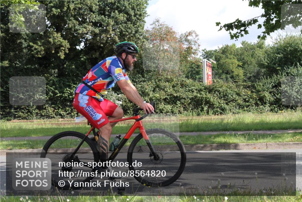 10.08.2025 - GEWOBA Citytriathlon Bremen Yannick Fuchs http://msf.ph/oto/8564820 10.08.2025 11:00:08 Radfahren 47, 141, 197, 201, 227, 482, 498 meine-sportfotos.de