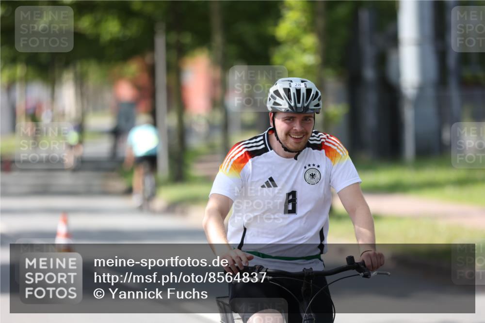 10.08.2025 - GEWOBA Citytriathlon Bremen Yannick Fuchs http://msf.ph/oto/8564837 10.08.2025 14:44:27 Radfahren 9, 28, 200, 323, 408, 445 meine-sportfotos.de