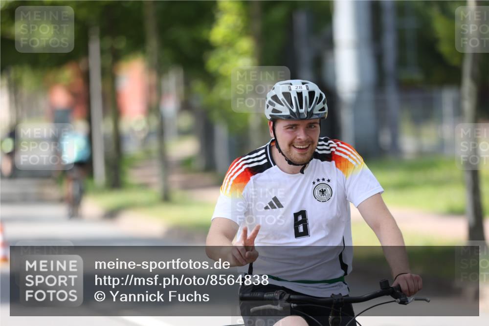 10.08.2025 - GEWOBA Citytriathlon Bremen Yannick Fuchs http://msf.ph/oto/8564838 10.08.2025 14:44:28 Radfahren 9, 28, 200, 323, 383, 408, 445 meine-sportfotos.de