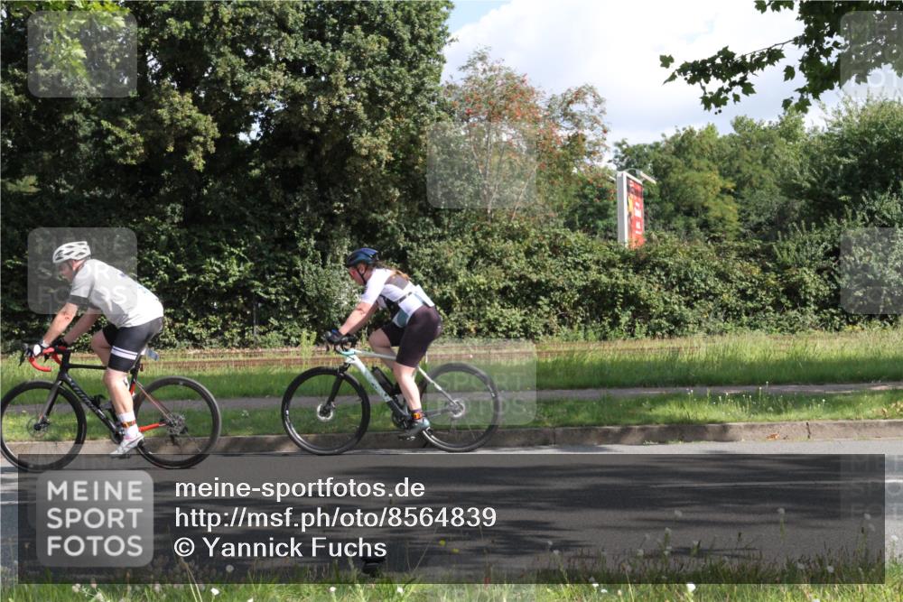 10.08.2025 - GEWOBA Citytriathlon Bremen Yannick Fuchs http://msf.ph/oto/8564839 10.08.2025 11:00:27 Radfahren 3, 41, 131, 139, 229, 381, 474 meine-sportfotos.de