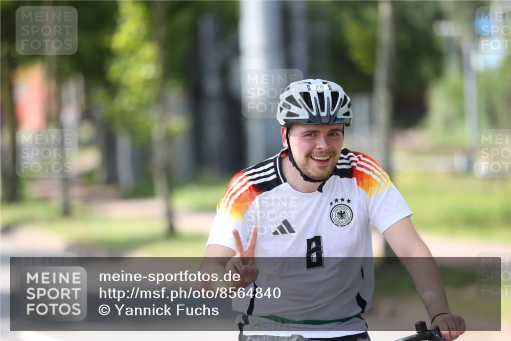 10.08.2025 - GEWOBA Citytriathlon Bremen Yannick Fuchs http://msf.ph/oto/8564840 10.08.2025 14:44:28 Radfahren 9, 28, 200, 323, 383, 408, 445 meine-sportfotos.de