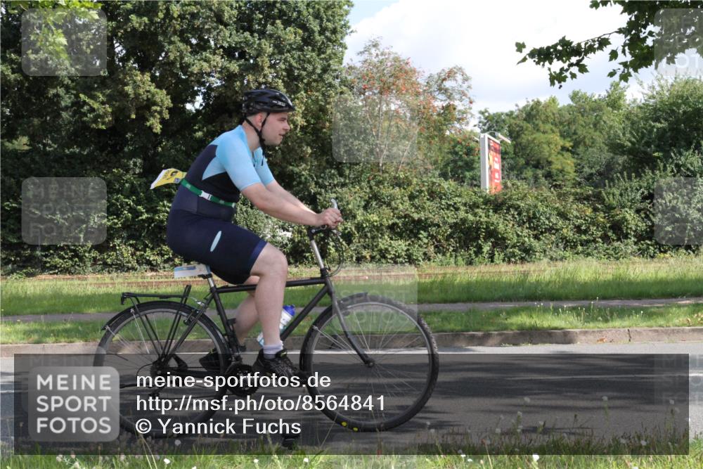 10.08.2025 - GEWOBA Citytriathlon Bremen Yannick Fuchs http://msf.ph/oto/8564841 10.08.2025 11:00:28 Radfahren 3, 39, 41, 49, 131, 139, 229, 381, 474 meine-sportfotos.de