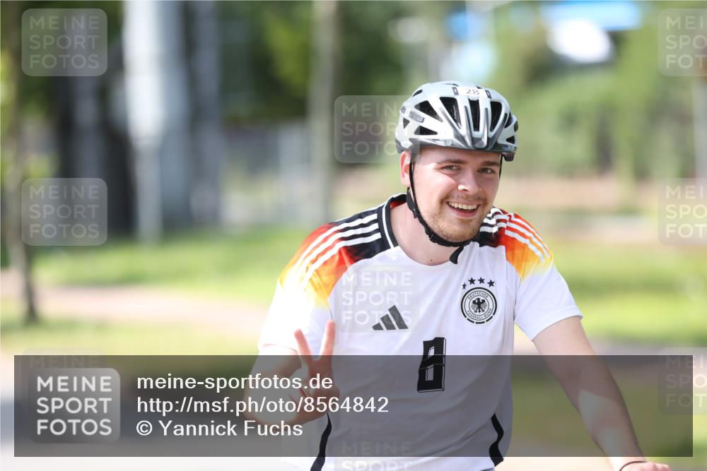10.08.2025 - GEWOBA Citytriathlon Bremen Yannick Fuchs http://msf.ph/oto/8564842 10.08.2025 14:44:28 Radfahren 9, 28, 200, 323, 383, 408, 445 meine-sportfotos.de