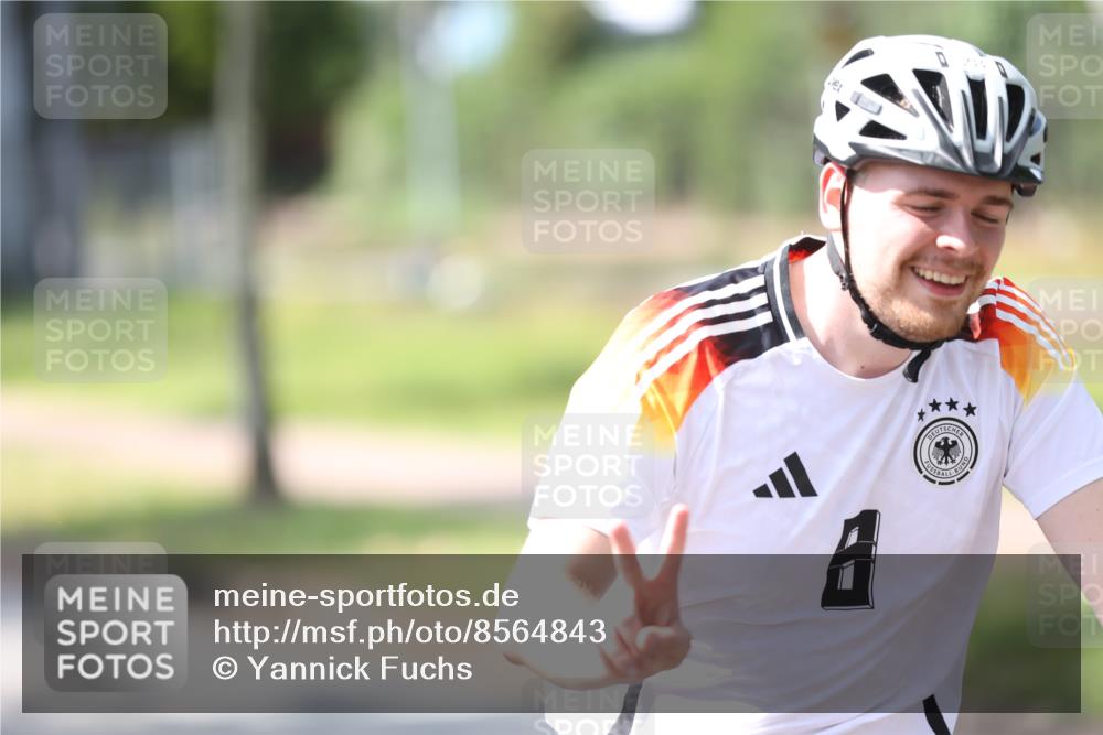 10.08.2025 - GEWOBA Citytriathlon Bremen Yannick Fuchs http://msf.ph/oto/8564843 10.08.2025 14:44:28 Radfahren 9, 28, 200, 323, 383, 408, 445 meine-sportfotos.de