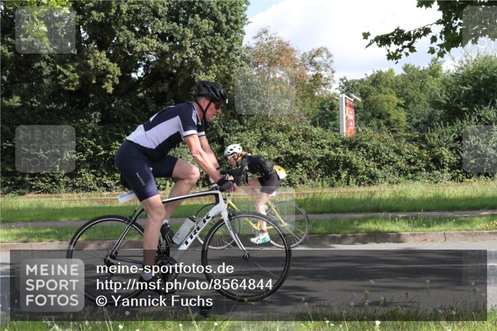 10.08.2025 - GEWOBA Citytriathlon Bremen Yannick Fuchs http://msf.ph/oto/8564844 10.08.2025 11:00:30 Radfahren 3, 39, 41, 49, 107, 131, 139, 229, 381, 474 meine-sportfotos.de